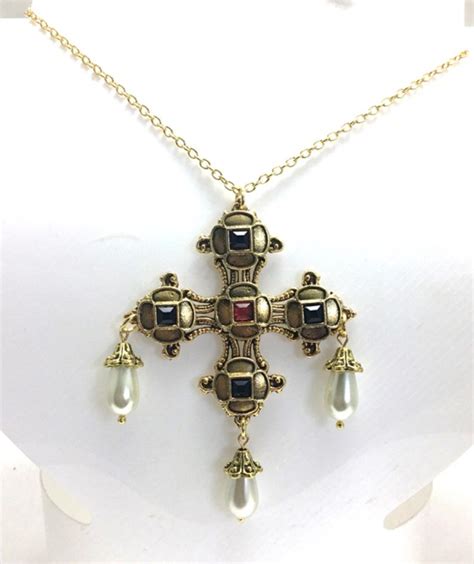 tudor necklace discovered|tudor crucifix.